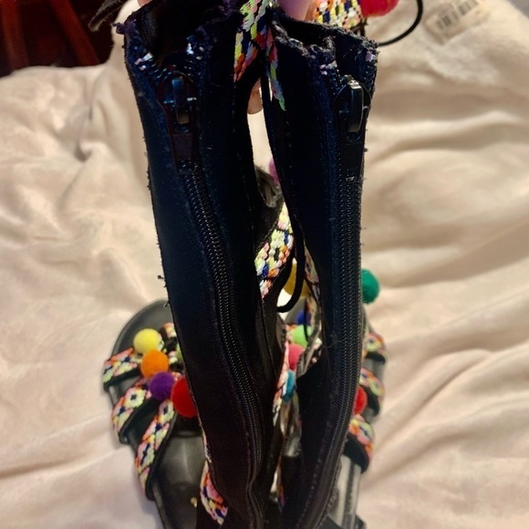 NEW Boho Sandals Sz 9 Bamboo Flat Strappy Sandals Black Multicolored Knit Poms - Picture 9 of 16